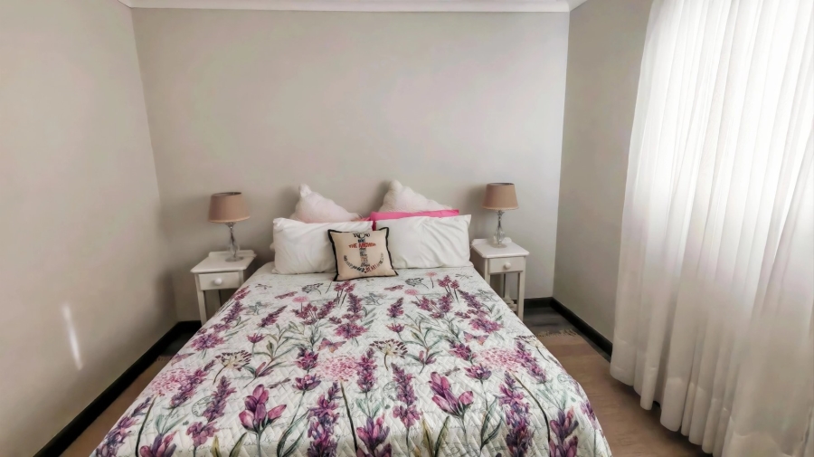2 Bedroom Property for Sale in Hartenbos Central Western Cape